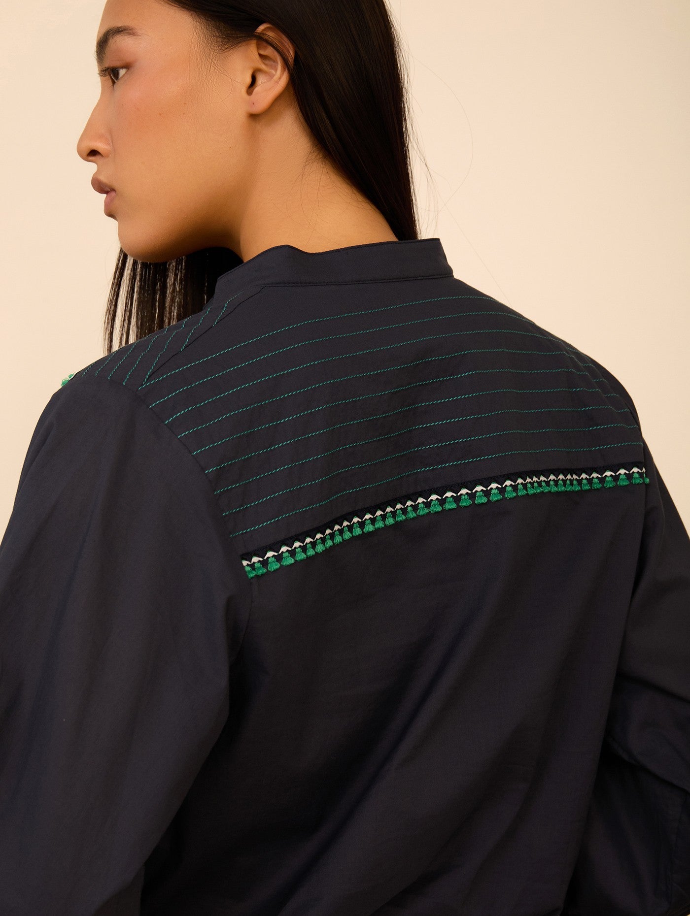 Blusa Bordada Azul Marino