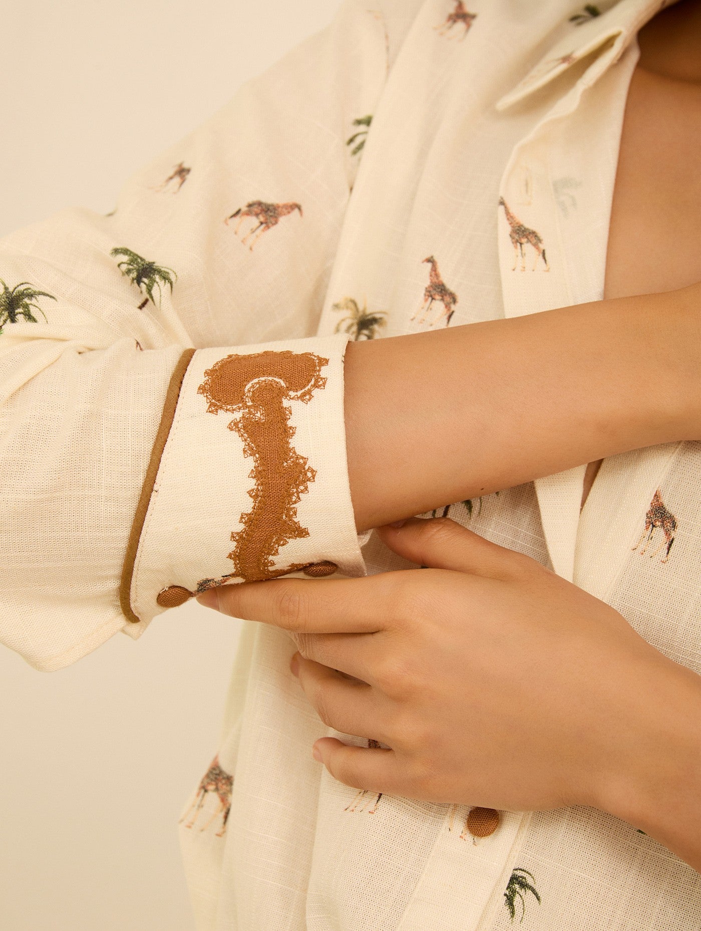 Camisa Estampado Jirafas y Palmeras