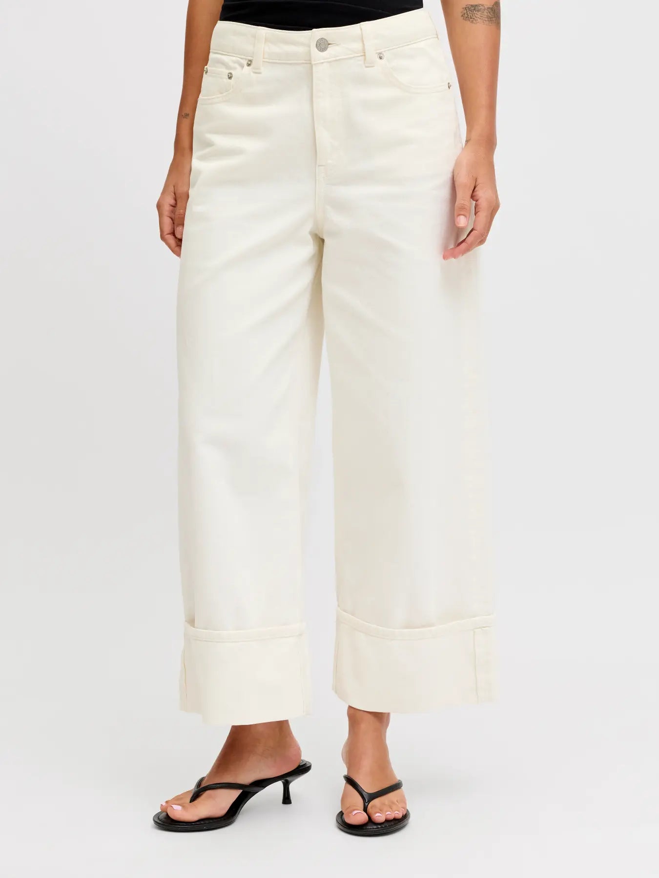Pantalón wide leg crudo con vuelta en el bajo