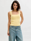 Top amarillo cuello cuadrado con textura