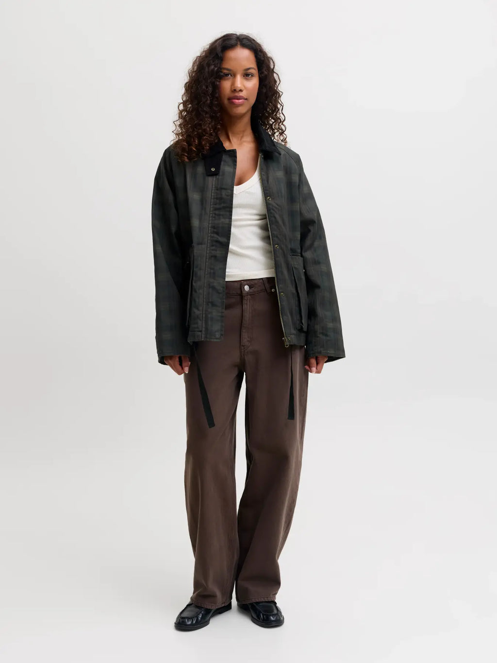Chaqueta impermeable con cuello pana